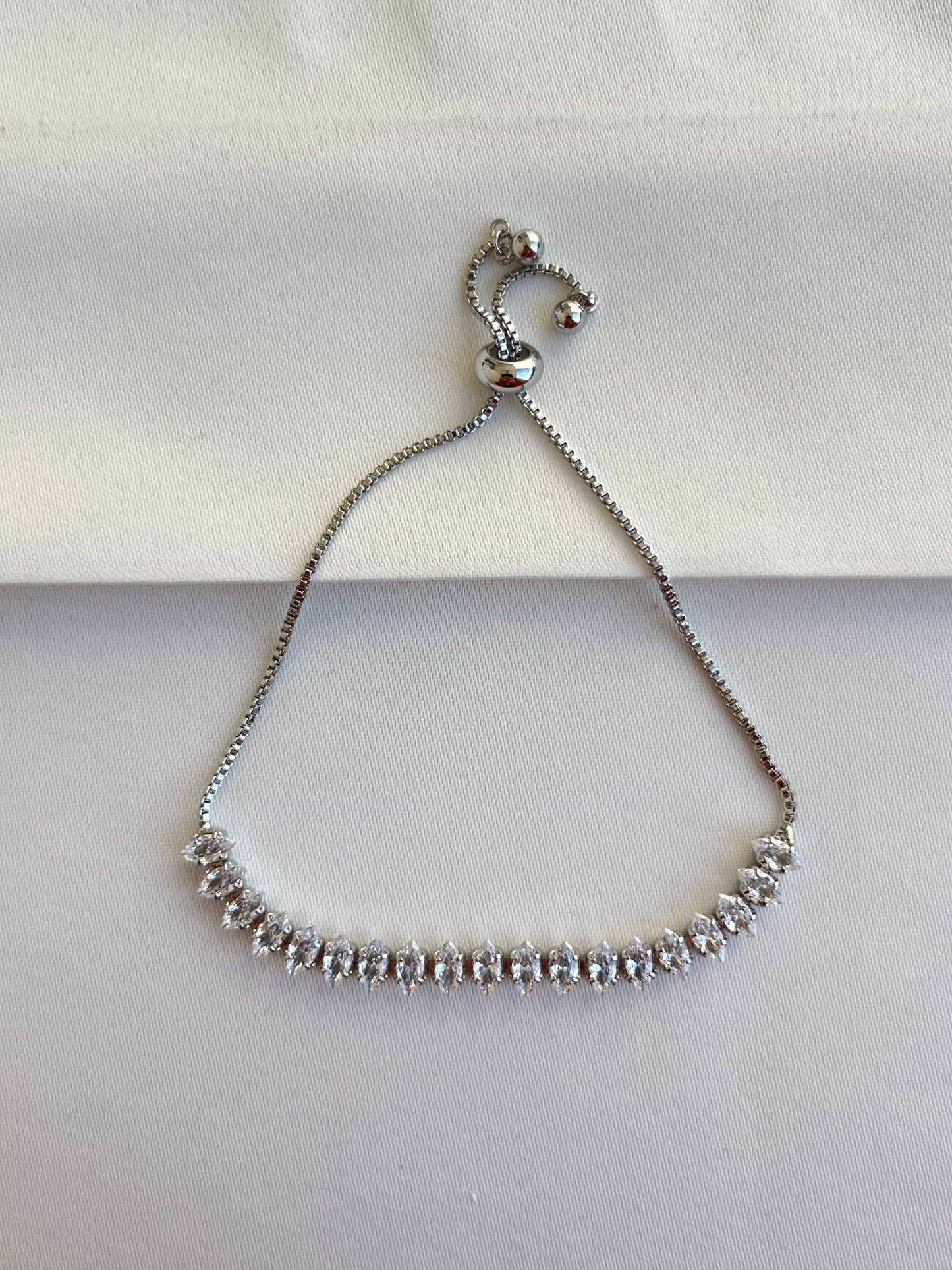 Su Yolu Zirkon Bileklik